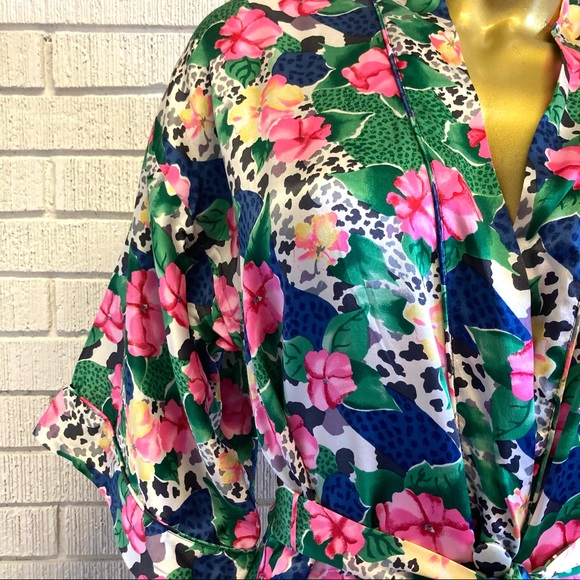 EUC VICTORIAS SECRET SILK FLORAL PRINT ROBE O/S - Picture 4 of 8